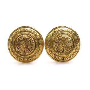 CHANEL Logo Clip on Earrings Gold Metal - e60407a